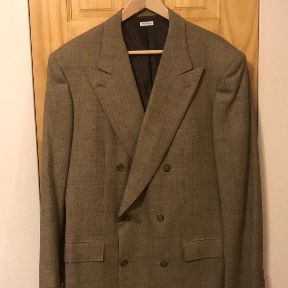 Like new BRIONI men’s blazer, a must have!